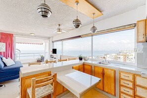 Appartement, meerdere bedden, toegang tot zwembad, uitzicht op oceaan (Torre Malibu, Loft # 805) | Interieur