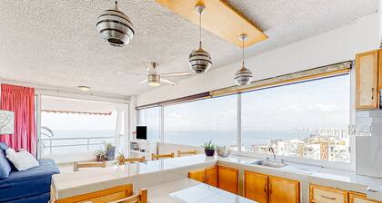 Central Puerto Vallarta Condo With Pool, Ocean Views & Fast Wifi - Walk to Beach