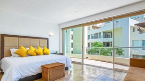 Condo, nhiều giường, có thể sử dụng hồ bơi, quang cảnh biển (Nitta Condo # 304 Penthouse)