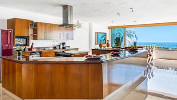 House, Multiple Beds, Pool Access, Ocean View (Grand Miramar APH1) | Private kitchen