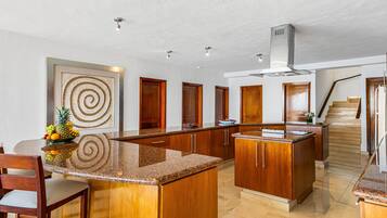 House, Multiple Beds, Pool Access, Ocean View (Grand Miramar APH1) | Interior