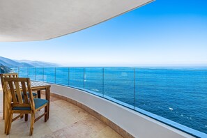Lägenhet - flera sängar - tillgång till pool - havsutsikt (Blue Horizon 1103 at Residences) | Restaurang utomhus