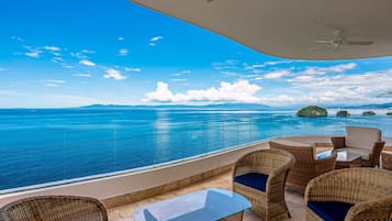 Căn hộ, nhiều giường, có thể sử dụng hồ bơi, quang cảnh biển (Blue Horizon 1103 at Residences) | Hiên