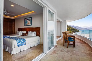 2 bedrooms, individually decorated, individually furnished, bed sheets - Stunning Oceanfront Apartment With Breathtaking Views and Luxurious Amenities (Puerto Vallarta)
