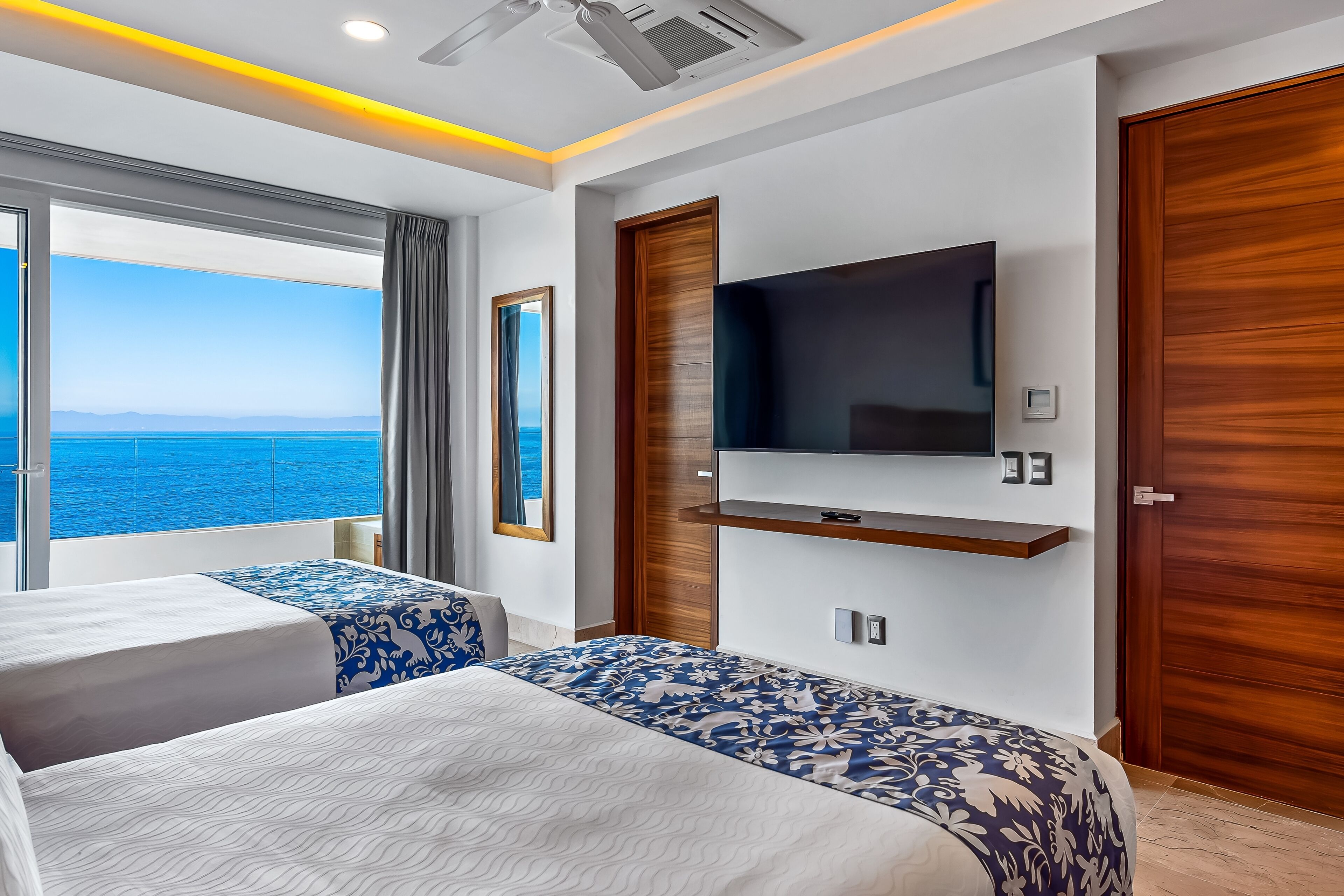 公寓, 多张床, 使用泳池, 海洋景观 (Blue Horizon 1103 at Residences) | 2 多间卧室、特色装修、特色家居、床单