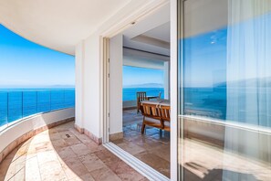 Outdoor dining - Stunning Oceanfront Apartment With Breathtaking Views and Luxurious Amenities (Puerto Vallarta)