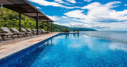 Stunning Oceanfront Apartment With Breathtaking Views and Luxurious Amenities