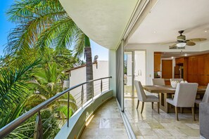 Condo, nhiều giường, có thể sử dụng hồ bơi, quang cảnh bãi biển (Nitta Condo # 206) | Khu ẩm thực ngoài trời