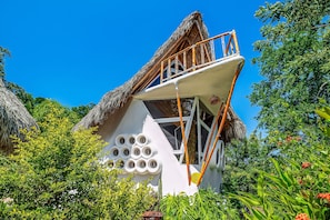 Exterior - Unwind in Paradise: A Serene Getaway in Isla de Navidad (Grant)
