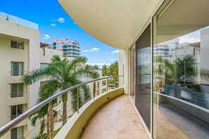 Bloc d'apartaments, diversos llits, accés a la piscina, vistes a la piscina (Nitta Condo 303) | Vista des de l'habitació