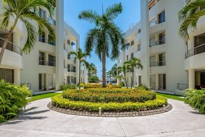 Exterior detail - Bright Coastal Apartment With Pool, Balcony & Beach Access Close by (Nuevo Nayarit)