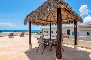 Outdoor dining - Ocean-view Condo With Pools, Roof Deck, Lounge, Private Balcony, & AC (Nuevo Nayarit)