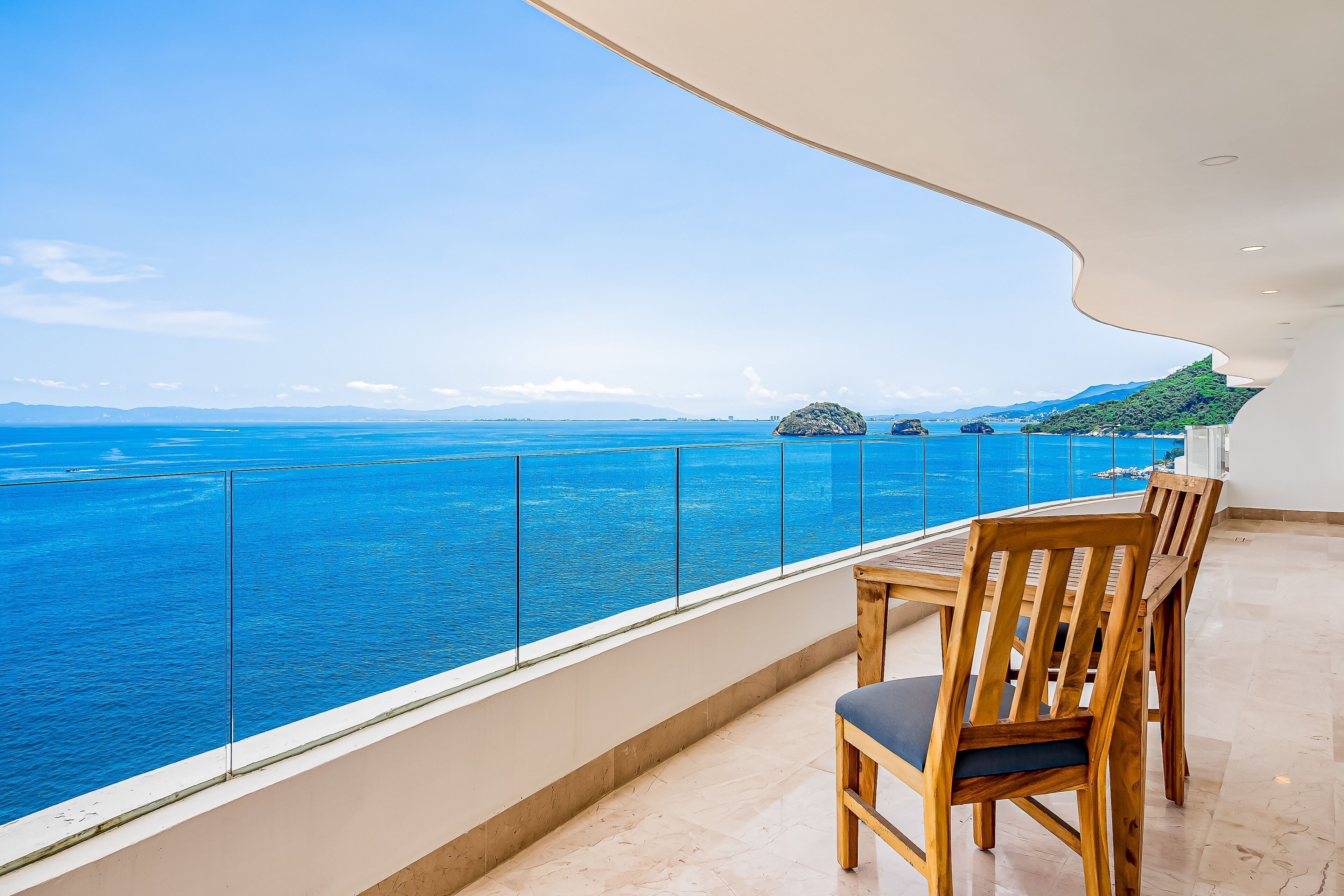 Apartamento, várias camas, sacada, vista para o oceano (Blue Horizon 804 at Residences) | Vista do quarto