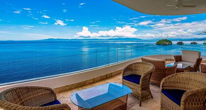 Luxe 8th-floor Condo With Endless Ocean Views, Pool, spa & Balcony