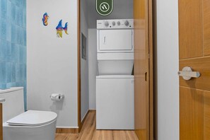 Condo, 1 Double Bed with Sofa bed, Balcony, Ocean View (Naarena 402) | Laundry - Naarena 402 (Bucerías)