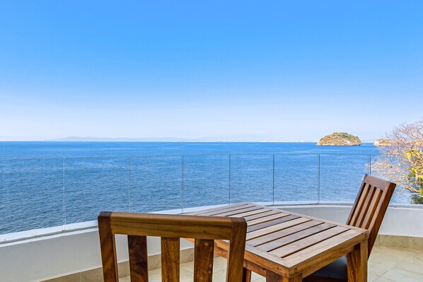 คอนโด, เตียงควีนไซส์ 2 เตียง, ใช้สระว่ายน้ำได้, วิวทะเล (Blue Horizon 401 at Residences) | วิวจากห้องพัก