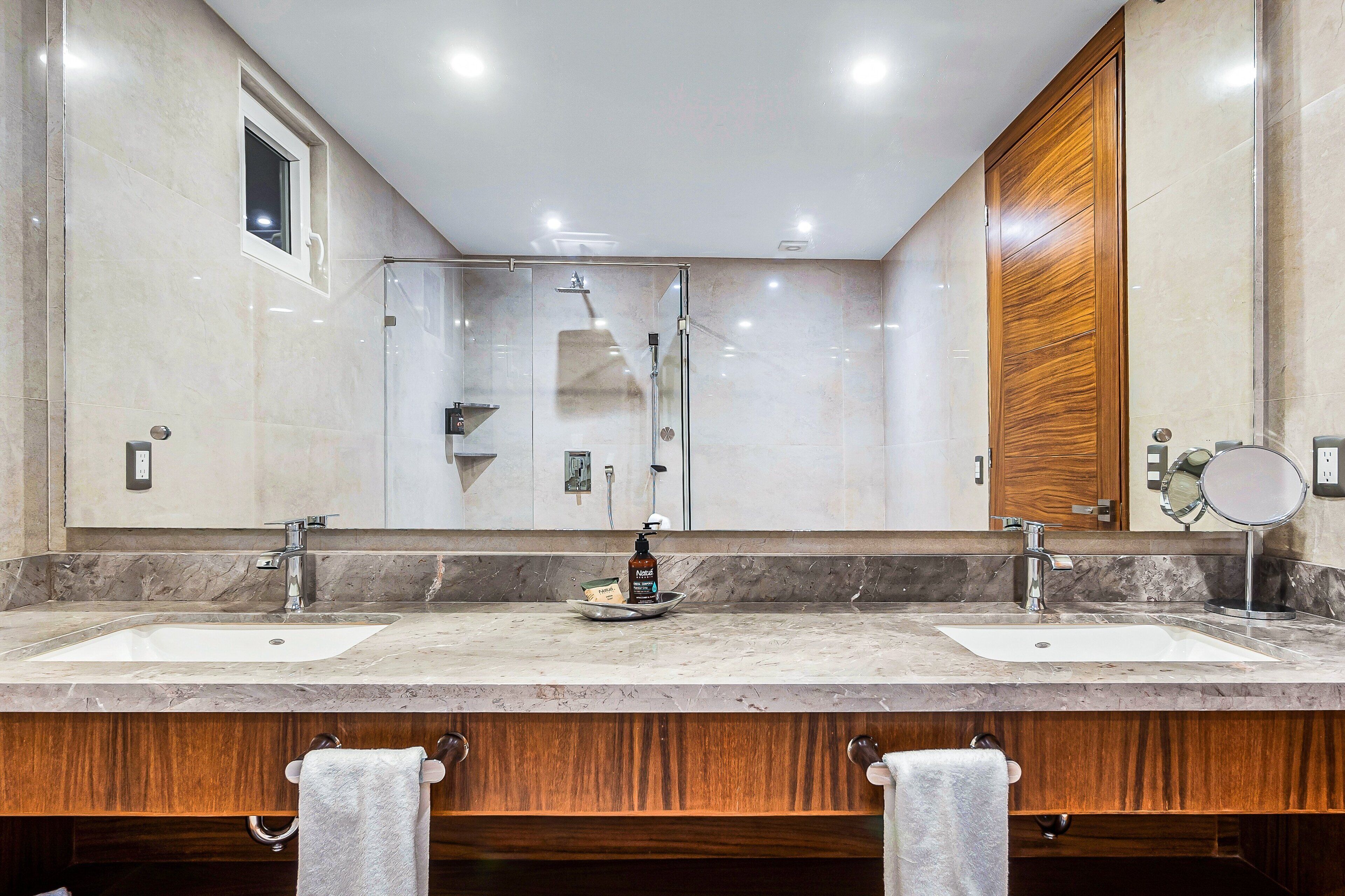 Condo, 2 giường cỡ queen, có thể sử dụng hồ bơi, quang cảnh biển (Blue Horizon 401 at Residences) | Phòng tắm | Khăn tắm 