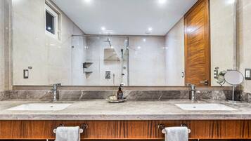 Condo, 2 giường cỡ queen, có thể sử dụng hồ bơi, quang cảnh biển (Blue Horizon 401 at Residences) | Phòng tắm | Khăn tắm