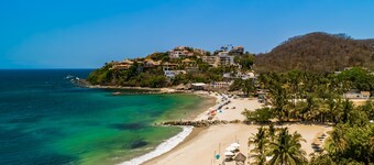 Oceanfront Gem With Bay View Terrace & Direct Sea Access