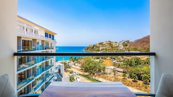 Casa, varias camas, balcón, vista al océano (Casa Vida - Zantamar Loft) | Vista desde la habitación