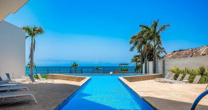 Oceanfront Gem With Bay View Terrace & Direct Sea Access
