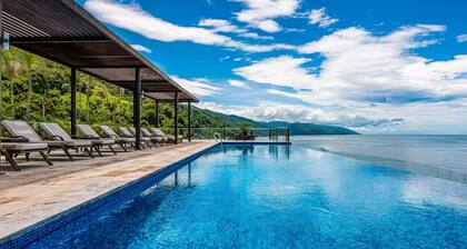 Luxurious 1st-floor Condo With Pool, Oceanfront Balcony & Water View
