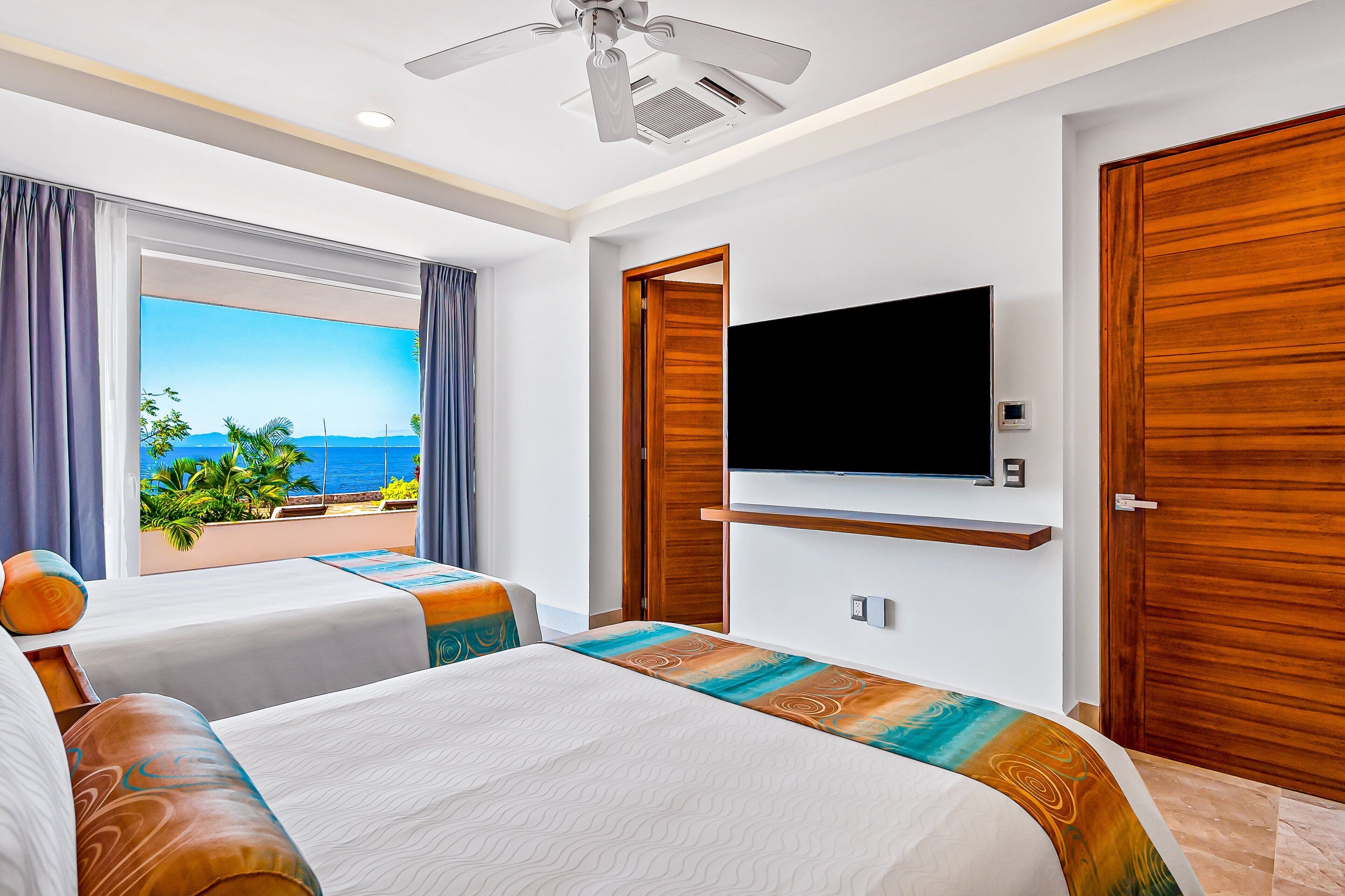Condo, varias camas, hidromasaje, vista al océano (Blue Horizon 103 at Residences)