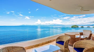 Condo, varias camas, hidromasaje, vista al océano (Blue Horizon 103 at Residences) | Vista desde la habitación