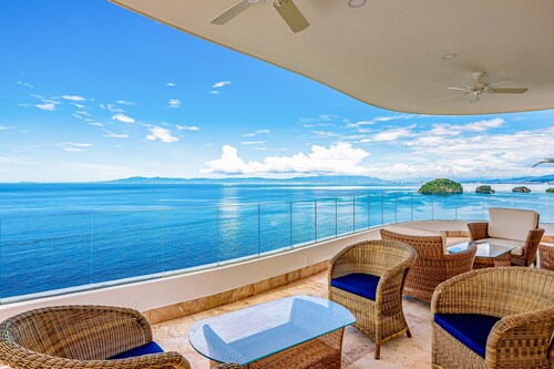 Luxurious 1st-floor Condo With Pool, Oceanfront Balcony & Water View