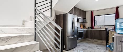 Casa, varias camas, balcón, vista a la alberca (Porto Residencial, Unit 10) | Cocina privada