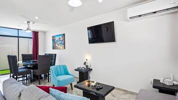 House, Multiple Beds, Balcony, Pool View (Porto Residencial, Unit 10) | Living area