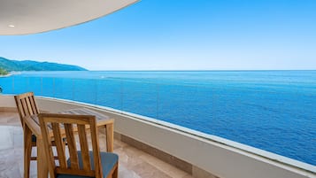 Apartamento, várias camas, sacada, vista para o oceano (Blue Horizon 604 at Residences) | Vista do quarto