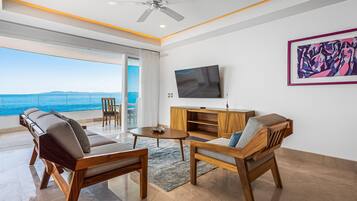 Apartamento, várias camas, sacada, vista para o oceano (Blue Horizon 604 at Residences) | Área de estar