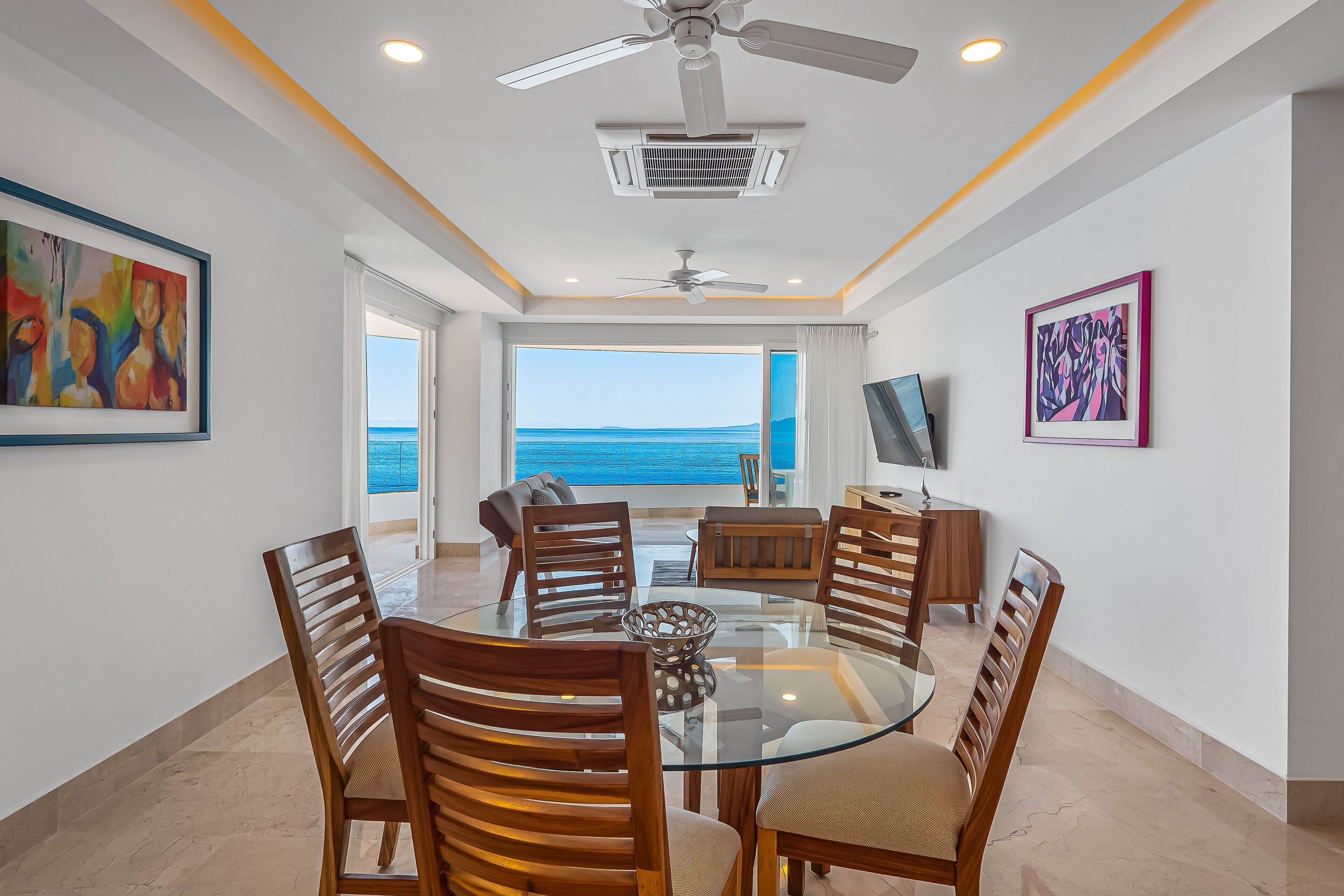 Apartamento, várias camas, sacada, vista para o oceano (Blue Horizon 604 at Residences) | Parte interna