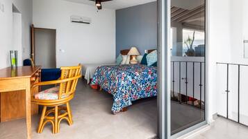 Condo, várias camas, sacada, vista para o oceano (Conchas Chinas 115) | 3 quartos, individualmente decorados, individualmente mobiliados