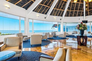 อพาร์ทเมนท์, หลายเตียง, ใช้สระว่ายน้ำได้, เห็นวิวมหาสมุทรบางส่วน (Grand Miramar B104) | ภายใน