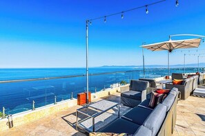 Terrace/patio - Cozy Condo With Pool & AC - Family Base Near Beach & Activities, Shared hot tub (Puerto Vallarta)