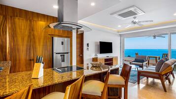 Apartamento, 1 cama King, sacada, vista para o oceano (Blue Horizon 202 at Residences) | Cozinha privada