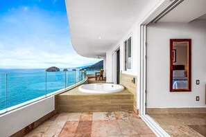 Apartment, Mehrere Betten, Poolzugang, Meerblick (Blue Horizon 1101 at Residences) | 3 Schlafzimmer, individuell dekoriert, individuell eingerichtet