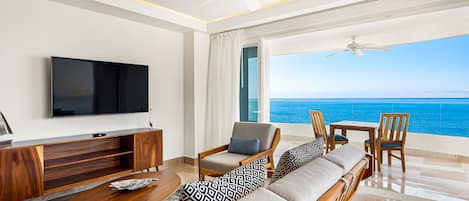 คอนโด, หลายเตียง, ใช้สระว่ายน้ำได้, วิวทะเล (Blue Horizon 1101 at Residences) | บริเวณนั่งเล่น