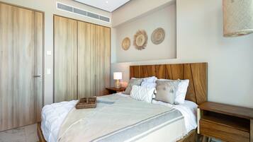 Apartment, 1 Queen Bed with Sofa bed, Balcony, Ocean View (Marítima Golf # 4A) | 1 bedroom, individually decorated, individually furnished, bed sheets