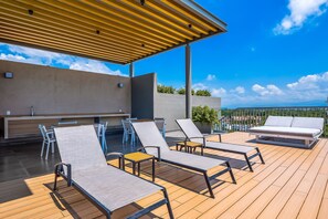 Outdoor dining - Modern Condo With Breathtaking Views, Infinity Pool, and en Suite Bedrooms (Nuevo Nayarit)