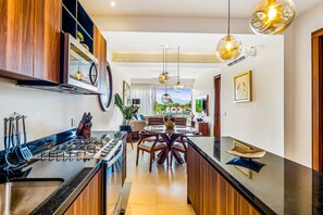 อพาร์ทเมนท์, หลายเตียง, ระเบียง, วิวทะเล (D'Toscana Residencial # 305)