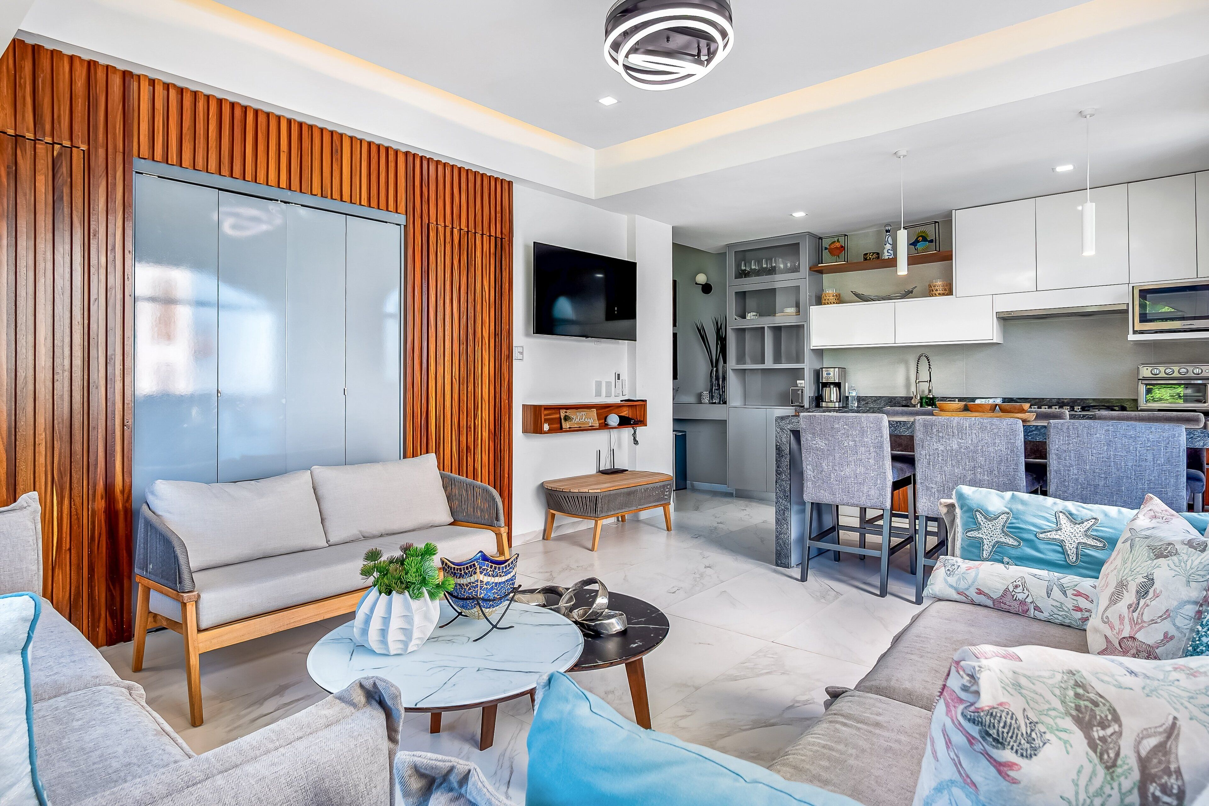 Condo, varias camas, balcón, vista al océano (Playas Gemelas Framboyan 803A) | Área de sala de estar
