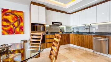 Condo, varias camas, acceso a la alberca, vista al océano (Blue Horizon 603 at Residences) | Cocina privada