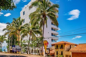 Exterior - Luxurious Condo With Huge, Oceanfront Balcony, Pool & Pool spa (Puerto Vallarta)