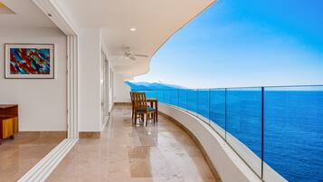 Condo, varias camas, acceso a la alberca, vista al océano (Blue Horizon 603 at Residences) | Interior