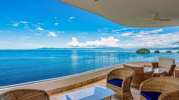 Condo, nhiều giường, có thể sử dụng hồ bơi, quang cảnh biển (Blue Horizon 603 at Residences) | Hiên