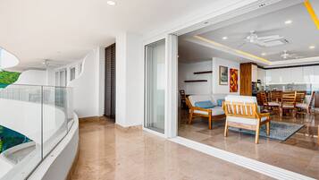 Condo, várias camas, acesso à piscina, vista para o oceano (Blue Horizon 603 at Residences) | Parte interna