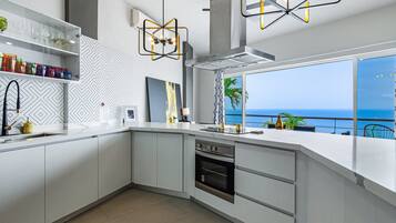 Departamento, varias camas, balcón, vista al océano (Gardenias Residence) | Cocina privada